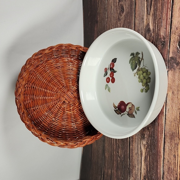 Beautiful 11 Inch Serving Dish Casserole with Basket - Oven Safe - Picture 2 of 16